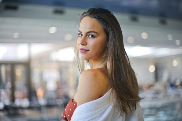 Quelle est la façon la plus harmonieuse d'aménager une pièce avec des meubles anciens et modernes?